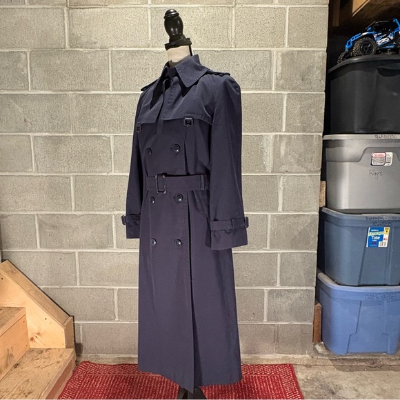 Entienne Aigner trench coat. - Picture 7 of 14